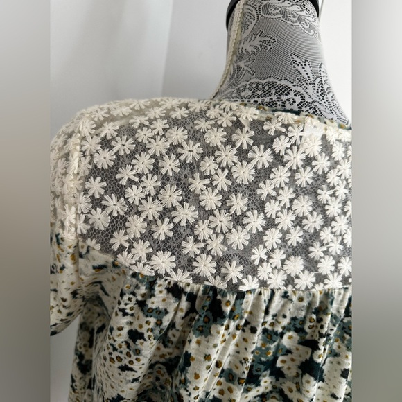 LC Lauren Conrad Top with Daisy White Lace Yoke. Mini Floral Print. Soft, Flowy. - Picture 14 of 16